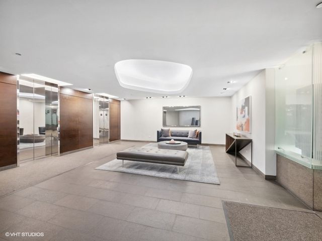 240 E Illinois Street 3101, Chicago, IL 60611