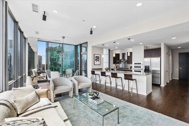 240 E Illinois Street 3101, Chicago, IL 60611