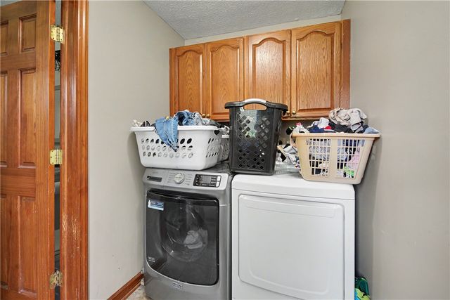 1043 Heathwood, Englewood, OH 45322