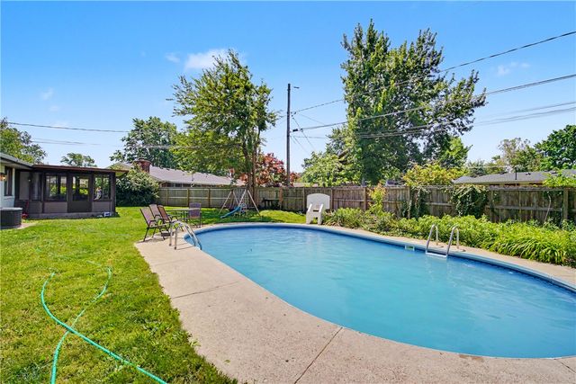 1043 Heathwood, Englewood, OH 45322