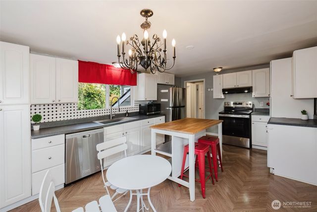 1935 N Rainier Avenue, Bremerton, WA 98312