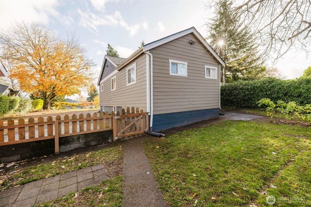 1935 N Rainier Avenue, Bremerton, WA 98312