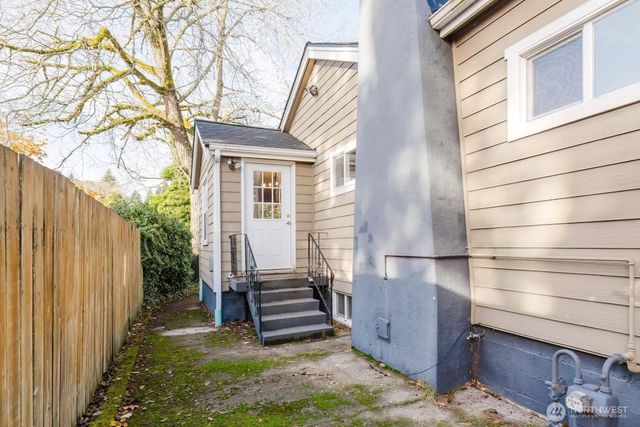 1935 N Rainier Avenue, Bremerton, WA 98312