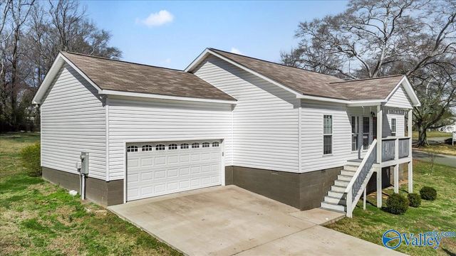 826 Barnes Street, Albertville, AL 35950