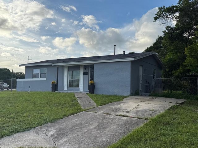 2302 E DANA DRIVE, Deltona, FL 32738