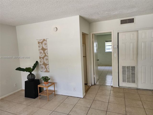 241 SE 9th Ave 103, Pompano Beach, FL 33060