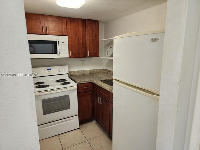 241 SE 9th Ave 103, Pompano Beach, FL 33060