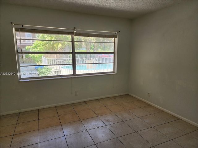 241 SE 9th Ave 103, Pompano Beach, FL 33060