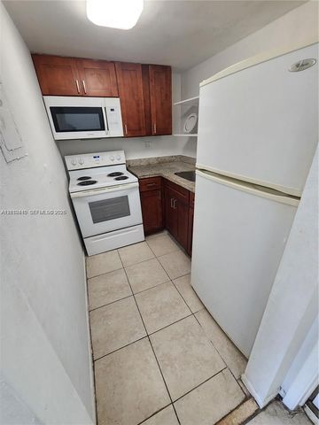 241 SE 9th Ave 103, Pompano Beach, FL 33060