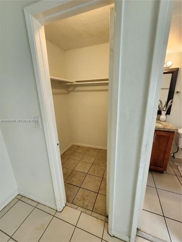 241 SE 9th Ave 103, Pompano Beach, FL 33060