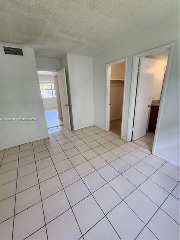 241 SE 9th Ave 103, Pompano Beach, FL 33060