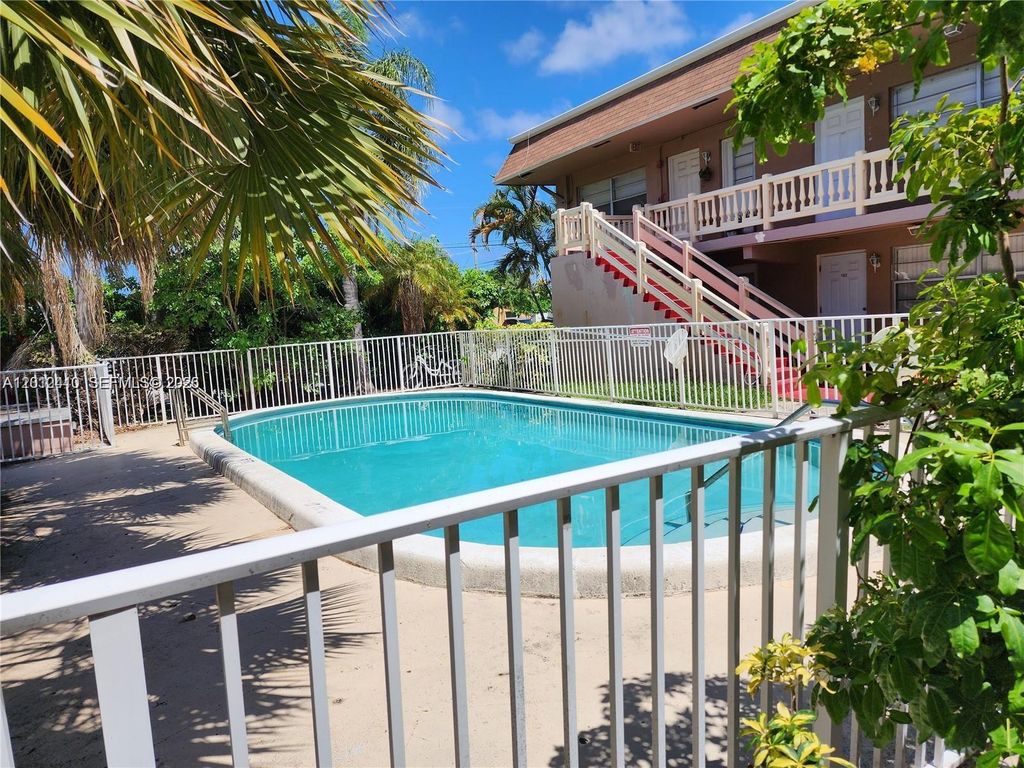 241 SE 9th Ave 103, Pompano Beach, FL 33060