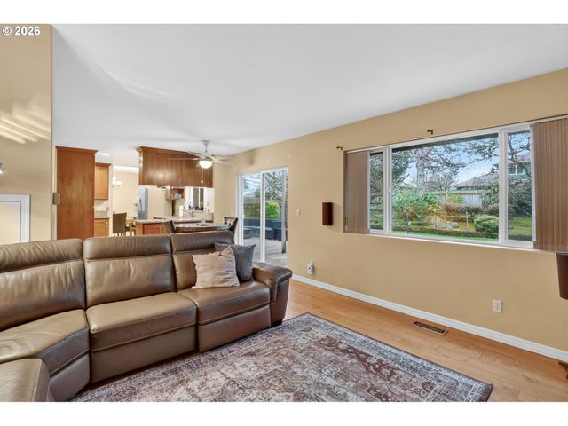 1548 Sw NORTHSTAR Loop, Troutdale, OR 97060