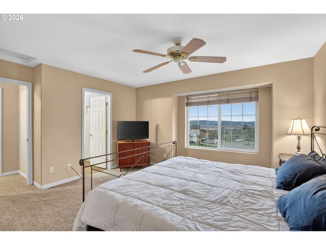 1548 Sw NORTHSTAR Loop, Troutdale, OR 97060