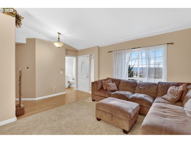 1548 Sw NORTHSTAR Loop, Troutdale, OR 97060