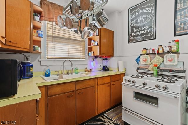 72 Lewis St, Phillipsburg Town, NJ 08865