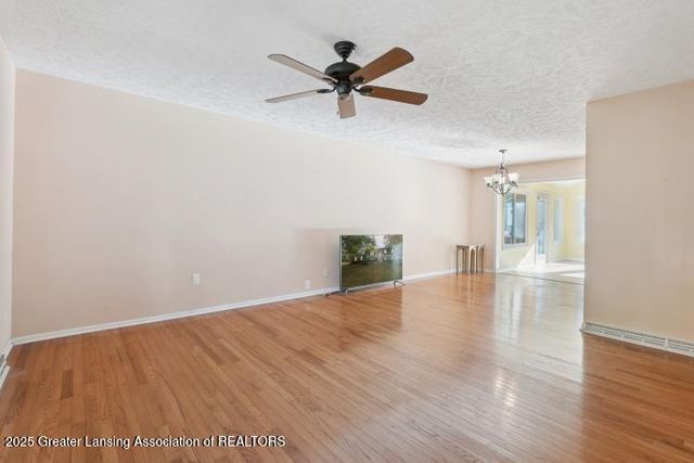 6370 Royal Oak Drive, Haslett, MI 48840