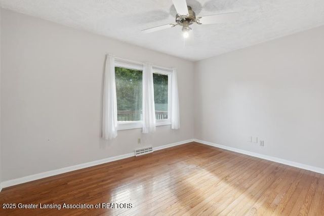 6370 Royal Oak Drive, Haslett, MI 48840