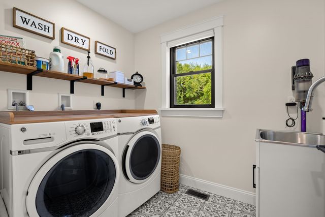 9 FRENCH CROSS Road, Dover, NH 03820