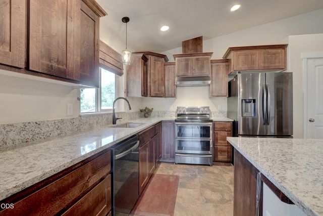 1765 Brownsboro-Meridian Road, Eagle Point, OR 97524