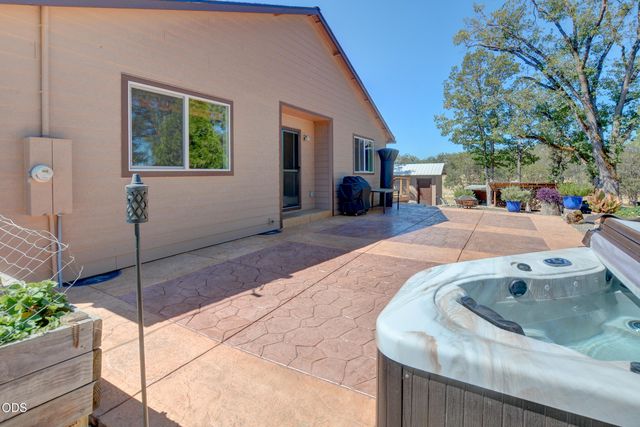 1765 Brownsboro-Meridian Road, Eagle Point, OR 97524