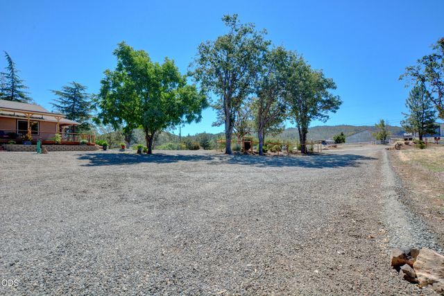 1765 Brownsboro-Meridian Road, Eagle Point, OR 97524