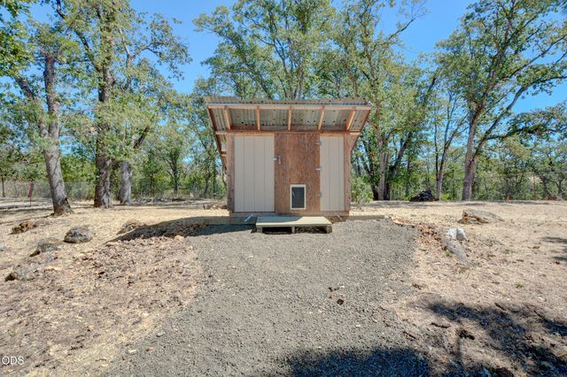 1765 Brownsboro-Meridian Road, Eagle Point, OR 97524