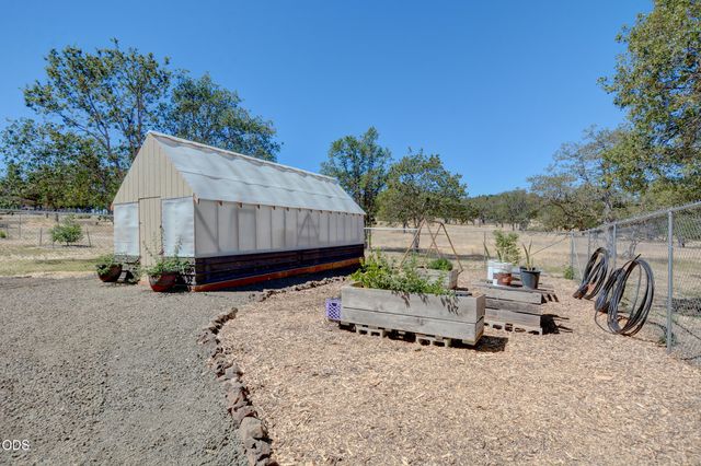 1765 Brownsboro-Meridian Road, Eagle Point, OR 97524