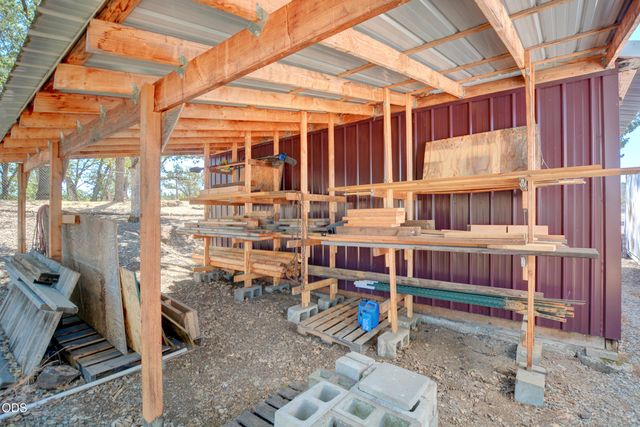 1765 Brownsboro-Meridian Road, Eagle Point, OR 97524