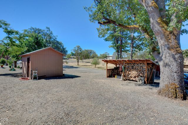 1765 Brownsboro-Meridian Road, Eagle Point, OR 97524