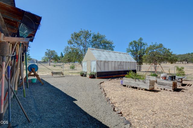 1765 Brownsboro-Meridian Road, Eagle Point, OR 97524