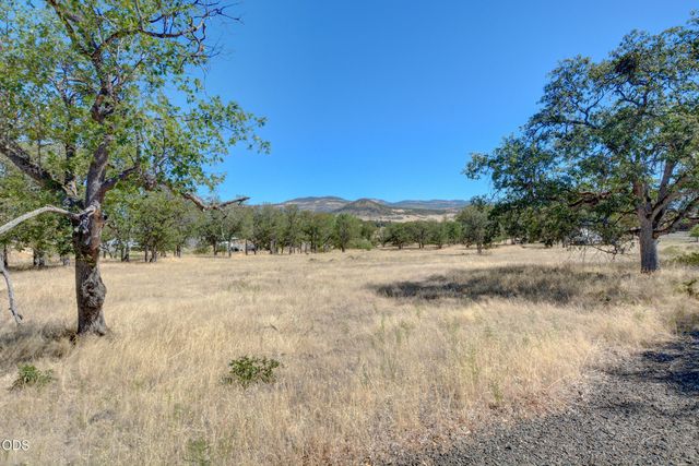 1765 Brownsboro-Meridian Road, Eagle Point, OR 97524