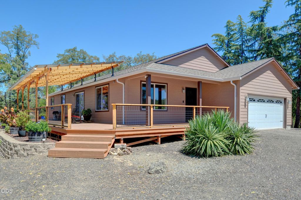 1765 Brownsboro-Meridian Road, Eagle Point, OR 97524