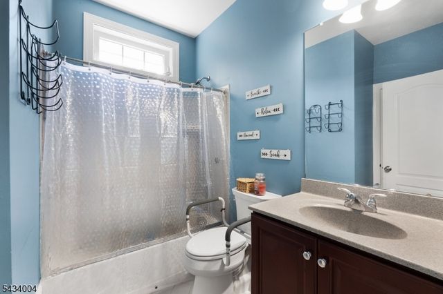 4 Sovereign Dr, Mount Olive Twp., NJ 07836