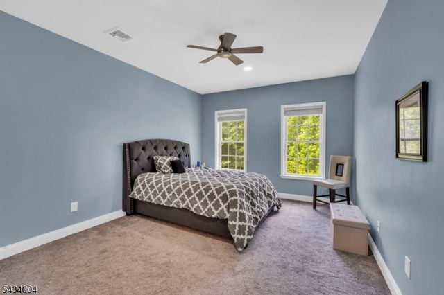 4 Sovereign Dr, Mount Olive Twp., NJ 07836