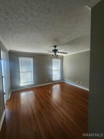 1715 FORMOSA Court, Deatsville, AL 36022