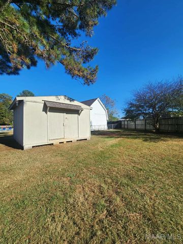 1715 FORMOSA Court, Deatsville, AL 36022