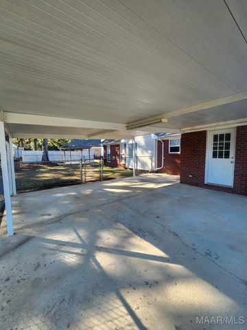 1715 FORMOSA Court, Deatsville, AL 36022