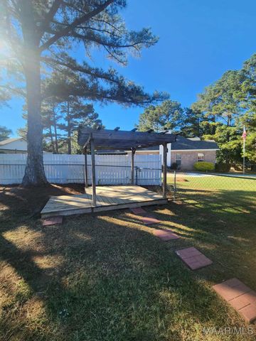 1715 FORMOSA Court, Deatsville, AL 36022
