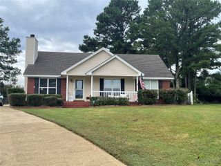 1715 FORMOSA Court, Deatsville, AL 36022