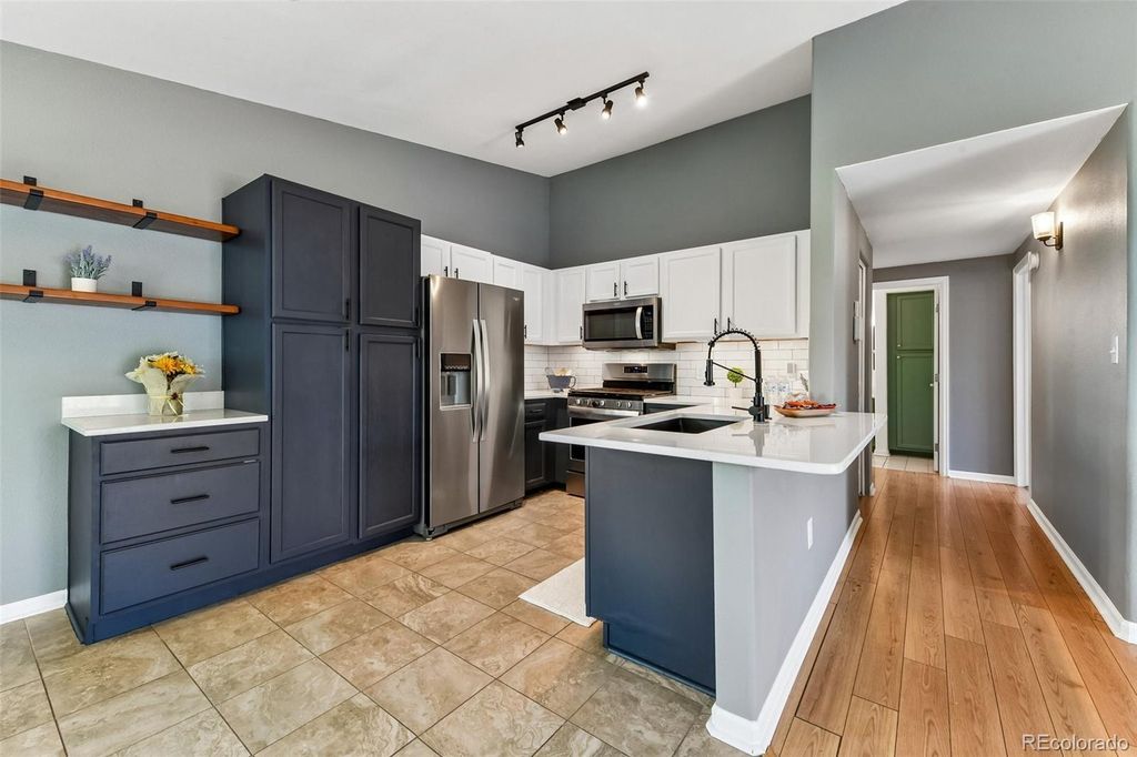 8485 Pebble Creek Way 203, Highlands Ranch, CO 80126