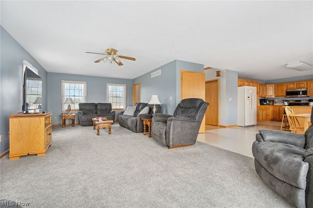 2186 Woodline Avenue SW, North Lawrence, OH 44666