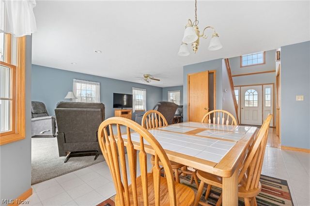 2186 Woodline Avenue SW, North Lawrence, OH 44666