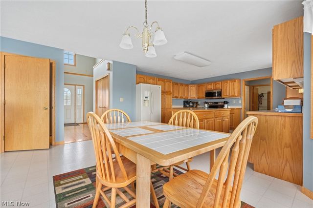 2186 Woodline Avenue SW, North Lawrence, OH 44666