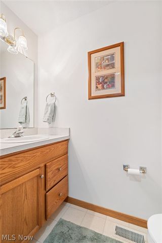 2186 Woodline Avenue SW, North Lawrence, OH 44666