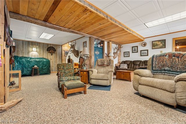 2186 Woodline Avenue SW, North Lawrence, OH 44666