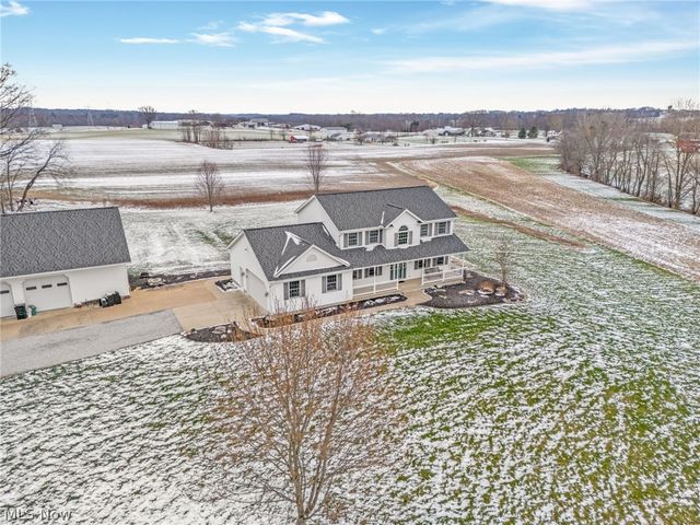 2186 Woodline Avenue SW, North Lawrence, OH 44666