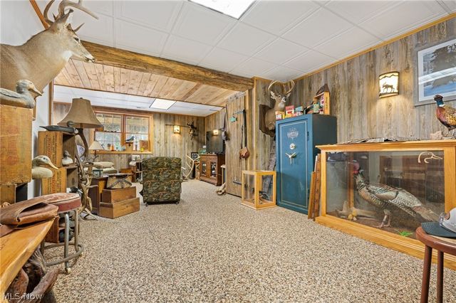 2186 Woodline Avenue SW, North Lawrence, OH 44666