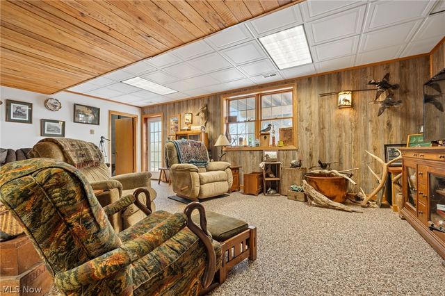 2186 Woodline Avenue SW, North Lawrence, OH 44666