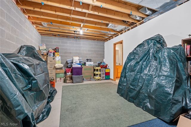 2186 Woodline Avenue SW, North Lawrence, OH 44666